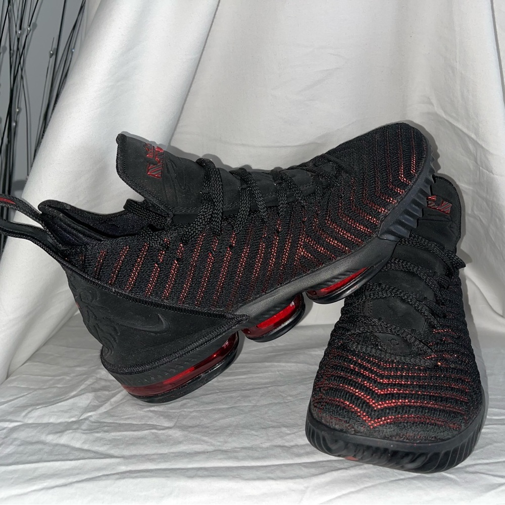 Nike Lebron’s XVI Size 10.5